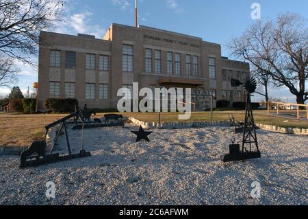 Sterling County Courthouse, Sterling City, Texas Oil Country au sud-est de Midland. Mars 2004. ©Bob Daemmrich Banque D'Images