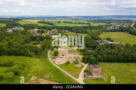 Vue aérienne de Bangour Village, ancien hôpital psychiatrique, West Lothian, Écosse. Le site est en cours de re-développement pour le logement. Banque D'Images