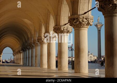 Veneig, Markusplatz, Krise der Tourismusindustrie wegen der CoVid-19 Maßnahmen // Venise, Piazza San Marco, crise touristique due à la CoVid-19 Measur Banque D'Images