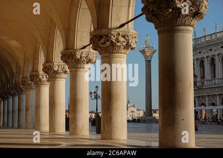 Veneig, Markusplatz, Krise der Tourismusindustrie wegen der CoVid-19 Maßnahmen // Venise, Piazza San Marco, crise touristique due à la CoVid-19 Measur Banque D'Images