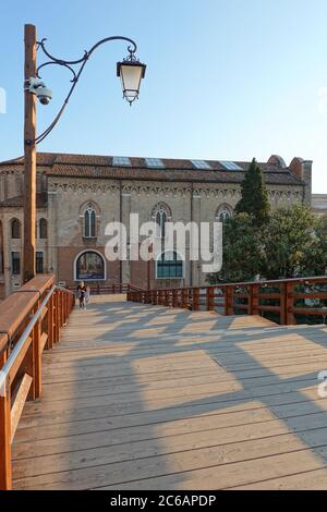 Veneig, Ponte dell’Accademia, Krise der Tourismusindustrie wegen der CoVid-19 Maßnahmen // Venise, Ponte dell’Accademia, crise touristique due à la Co Banque D'Images