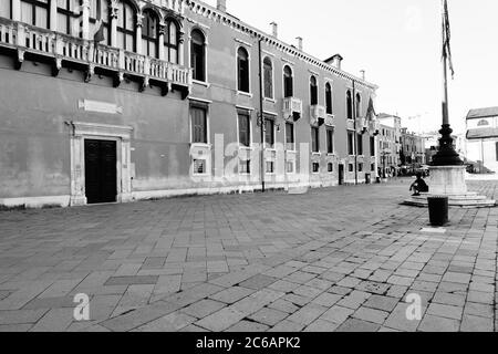 Venetig, Campo Santo Stefano, Krise der Tourismusindustrie wegen der CoVid-19 Maßnahmen // Venise, Campo Santo Stefano, crise touristique due au Covi Banque D'Images