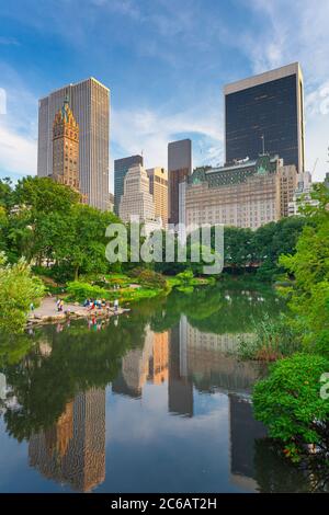 New York, New York, États-Unis Central Park South Skyline depuis Central Park Banque D'Images