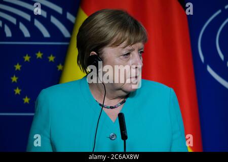 Bruxelles, Belgique. 08 juillet 2020. La chancelière allemande Angela Merkel et le président du Parlement européen David Sassoli assistent à une conférence de presse conjointe au Parlement européen à Bruxelles, en Belgique, le 8 juillet 2020. Crédit: ALEXANDROS MICHAILIDIS/Alay Live News Banque D'Images