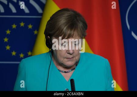 Bruxelles, Belgique. 08 juillet 2020. La chancelière allemande Angela Merkel et le président du Parlement européen David Sassoli assistent à une conférence de presse conjointe au Parlement européen à Bruxelles, en Belgique, le 8 juillet 2020. Crédit: ALEXANDROS MICHAILIDIS/Alay Live News Banque D'Images