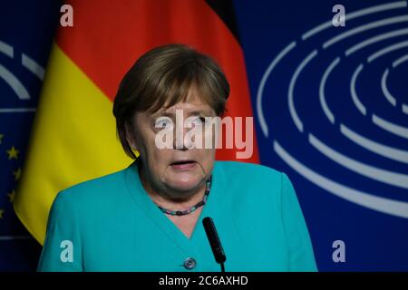 Bruxelles, Belgique. 08 juillet 2020. La chancelière allemande Angela Merkel et le président du Parlement européen David Sassoli assistent à une conférence de presse conjointe au Parlement européen à Bruxelles, en Belgique, le 8 juillet 2020. Crédit: ALEXANDROS MICHAILIDIS/Alay Live News Banque D'Images