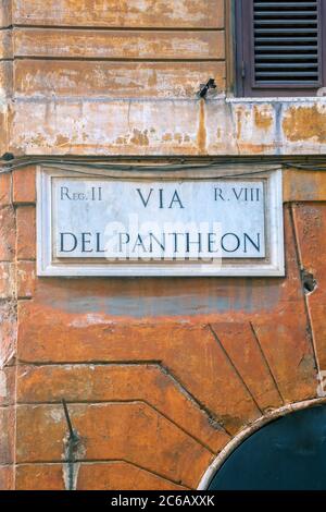 Italie, Latium, Rome, Pigna, via del Panthéon Banque D'Images