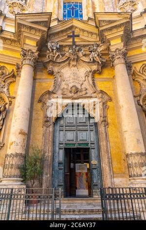 Italie, Latium, Rome, Pigna, Piazza della Maddalena, Chiesa di Santa Maria Maddalena Banque D'Images