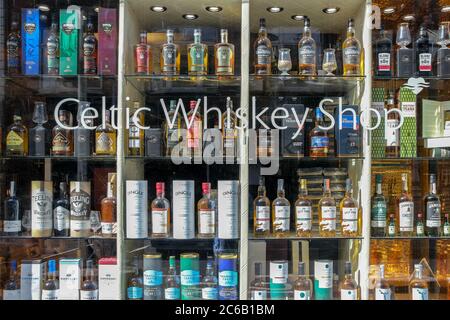 Dublin, Irlande : 9 septembre 2018 - les célèbres whiskys et vins celtiques sur le Green Store de Dawson Street, dans le centre-ville de Dublin. Sel. IT Banque D'Images