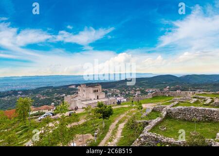 Château Kruja dans une belle journée d'été, Albanie Banque D'Images