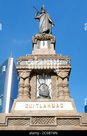 Le monument de Cuauhtemoc au Paseo de la Reforma à Mexico - inauguré en 1887 Banque D'Images