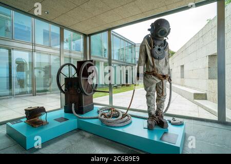 Vieille combinaison de plongée exposée au Museo do Mar de Galice - musée maritime à Vigo, Galice, Espagne, Europe Banque D'Images