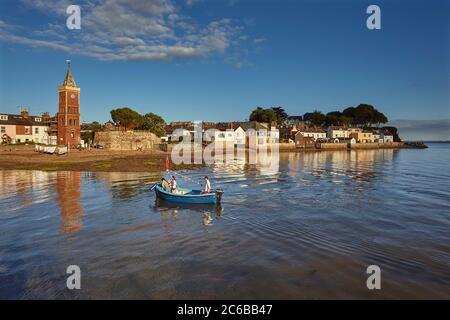 Lumière du soleil en soirée sur le village historique de Lympstone, au bord de la rivière Devon, sur l'estuaire de l'exe, près d'Exeter, Devon, Angleterre, Royaume-Uni, E Banque D'Images