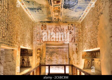 Reliefs et peintures murales, tombe de Ramses IV, KV2, Vallée des Rois, site du patrimoine mondial de l'UNESCO, Louxor, Thèbes, Egypte, Afrique du Nord, Afrique Banque D'Images