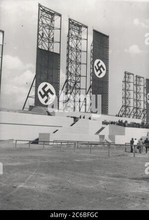 Préparatifs pour la célébration du 1er mai, Tempelhofer Feld Heinrich Hoffmann photographie 1934 photographe officiel d'Adolf Hitler, et un homme politique et éditeur nazi, qui était membre du cercle intime d'Hitler. Banque D'Images