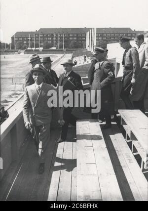 Préparatifs pour la célébration du 1er mai, Tempelhofer Feld - Dr goebbels Heinrich Hoffmann photographies 1934 photographe officiel d'Adolf Hitler, et un politicien et éditeur nazi, qui était membre du cercle intime d'Hitler. Banque D'Images