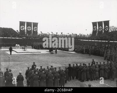 Pose de la pierre de fondation Heinrich Hoffmann photographies 1934 photographe officiel d'Adolf Hitler, et un homme politique et éditeur nazi, qui était un membre du cercle intime d'Hitler. Banque D'Images