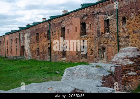 Brest, Bélarus - 18 avril 2020 : les ruines de la forteresse de Brest, rappel de la guerre passée. Banque D'Images