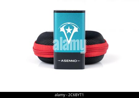 Disque dur externe SSD marque Asenno avec 120 Go de capacité isolée sur blanc. Photographie prise le 7 juillet 2020 en Espagne. Banque D'Images