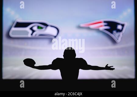 Seattle Seahawks contre New England Patriots. Match NFL. Match de la Ligue américaine de football. Silhouette de joueur professionnel pour une touche de touche. Entrée de l'écran Banque D'Images