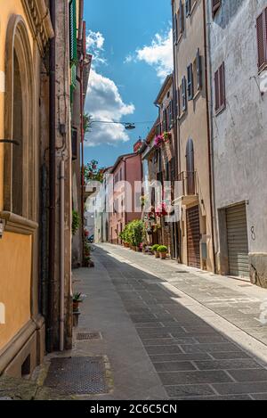 Castiglione del Lago, Ombrie, Italie, un magnifique village médiéval sur les rives du lac Trasimeno, autrefois la capitale d'un important marquisat Banque D'Images