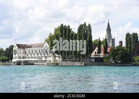 Steigenberger Inselhotel, ancien monastère dominicain, au lac de Constance à Constance, en Allemagne. En arrière-plan est visible Konstanz Minster. Banque D'Images