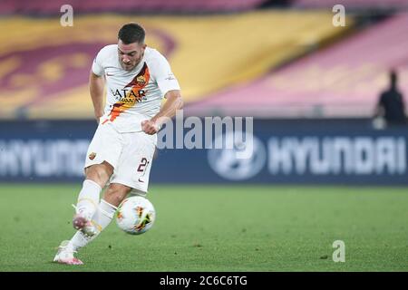 Rome, Italie. 08 juillet 2020. Jordan Veretout of AS Roma marque le deuxième but lors de la série A match entre Roma et Parme Calcio 1913 au Stadio Olimpico, Rome, Italie, le 8 juillet 2020. Photo de Giuseppe Maffia. Crédit : UK Sports pics Ltd/Alay Live News Banque D'Images