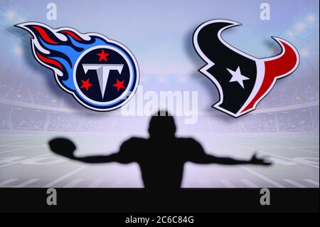 Tennessee Titans contre Houston Texans . Match NFL. Match de la Ligue américaine de football. Silhouette de joueur professionnel pour une touche de touche. Écran à l'arrière Banque D'Images