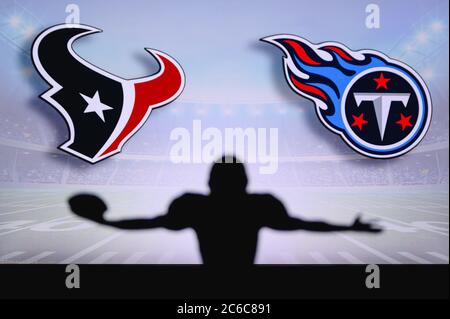 Texas de Houston contre Titans du Tennessee. Match NFL. Match de la Ligue américaine de football. Silhouette de joueur professionnel pour une touche de touche. Écran au verso Banque D'Images