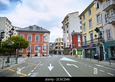 Lourdes, France - 18 juin 2018 : rue Lafitte. Une rue vide de la ville sans transport Banque D'Images