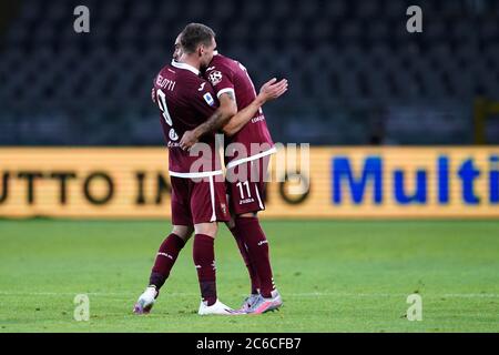 Turin (Italie) le 08 juin 2020. L'Italien Seria A. Simone Zaza du FC Torino célèbre après avoir marquant un but avec son coéquipier Andrea Belotti lors du match de la série A entre le FC Torino et Brescia Calcio. Le FC de Turin remporte 3-1 victoires sur Brescia Calcio. Crédit: Marco Canoniero/Alay Live News Banque D'Images