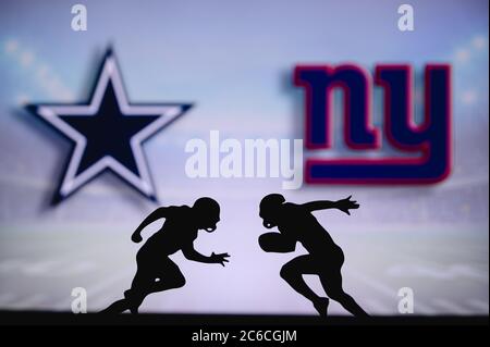 Dallas Cowboys contre New York Giants. Affiche NFL Match. Deux joueurs de football américain se font face sur le terrain. Logo des clubs dans backgroun Banque D'Images