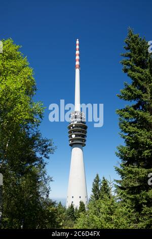 Tour de télécommunication en Forêt Noire, en Allemagne. Banque D'Images