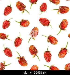 Motif sans couture de fraises sauvages mûres isolées sur fond blanc Banque D'Images