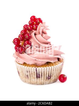 Cupcake avec cassis isolé sur fond blanc Banque D'Images