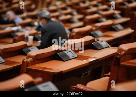 Bucarest / Roumanie - 30 juin 2020 : système de vote électronique à l'intérieur de la Chambre des députés, au Palais du Parlement. Banque D'Images