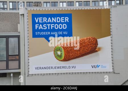 Panneaux d'affichage Université libre promouvoir le changement Fast Food à Amsterdam pays-Bas 2018 Banque D'Images