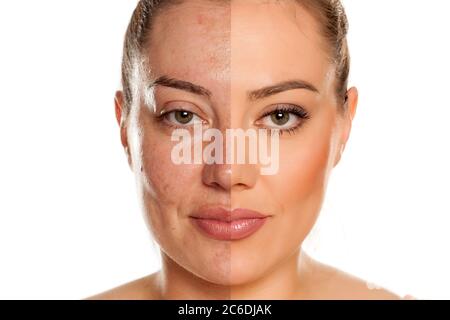 belle femme d'âge moyen souriante sans et avec maquillage sur fond blanc Banque D'Images