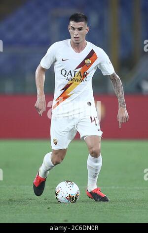 Roger Ibanez de AS Roma pendant la série UN match entre Roma et Parme Calcio 1913 au Stadio Olimpico, Rome, Italie, le 8 juillet 2020. Photo de Luca Pagliaricci. Usage éditorial uniquement, licence requise pour un usage commercial. Aucune utilisation dans les Paris, les jeux ou les publications d'un seul club/ligue/joueur. Banque D'Images