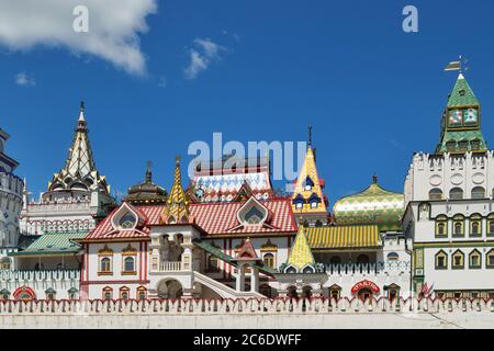 Moscou, Kremlin à Izmaylovo, copycat russe architecture médiévale - exposition et foire d'artisanat, architecture en bois, célèbre monument touristique Banque D'Images