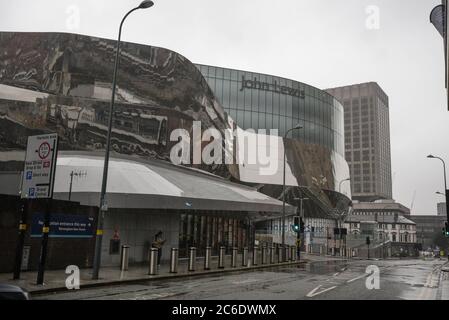 Birmingham, West Midlands, le 9 juillet 2020. John Lewis a annoncé que 8 magasins ne rouvriront pas, y compris le magasin phare Grand Central de Birmingham qui n'a ouvert ses portes qu'en septembre 2015 dans le cadre d'une transformation majeure de 600 millions de livres sterling de New Street Station. Le magasin a été considéré comme un succès majeur dans l'entreprise JL. Crédit : arrêtez Press Media/Alamy Live News Banque D'Images