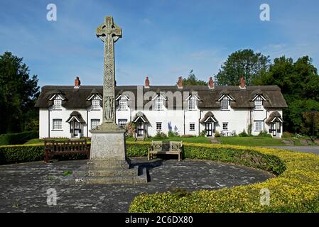 Terrasse de chalets dans le village de Warter, East Yorkshire, Angleterre Banque D'Images