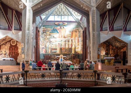 Israël, Nazareth, la basilique de l'annonciation l'autel dans l'église de niveau supérieur Banque D'Images