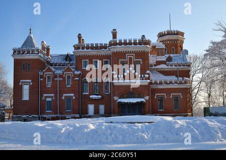 Ramon, Russie - 7 janvier 2019 : château néogothique d'Oldenburg dans le parc d'hiver, Voronezh, Russie Banque D'Images