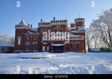 Ramon, Russie - 7 janvier 2019 : château néogothique d'Oldenburg dans le parc d'hiver, Voronezh, Russie Banque D'Images