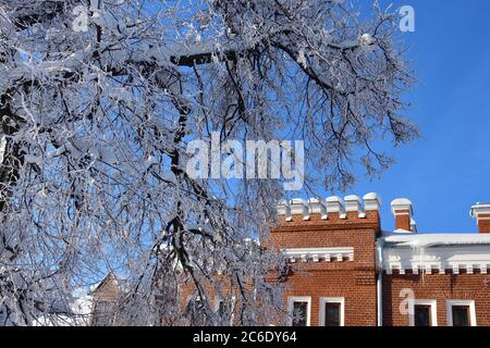 Ramon, Russie - 7 janvier 2019 : château néogothique d'Oldenburg dans le parc d'hiver, Voronezh, Russie Banque D'Images