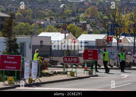 Un parc IKEA de Gateshead continue d'être utilisé comme centre de test du coronavirus où le personnel du NHS est en train de tester le virus. La pandémie mondiale de coronavirus covid-19 a entraîné des milliers de décès et a besoin de tests urgents pour contrôler la propagation du virus. Divers sites de test ont été établis dans tout le Royaume-Uni. Photo prise le 20 avril 2020 Banque D'Images