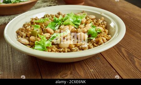 Salade méditerranéenne de Freekeh avec haricots verts et colverts Banque D'Images