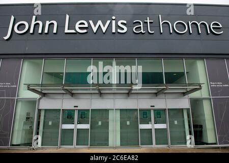 John Lewis at Home Store à Tamworth, qui doit fermer, a déclaré John Lewis qu'il fermera deux grands magasins à Birmingham et à Watford, quatre magasins à Home à Croydon, Newbury, Swindon et Tamworth, ainsi que deux magasins de voyages à Heathrow et St Pancras. Banque D'Images