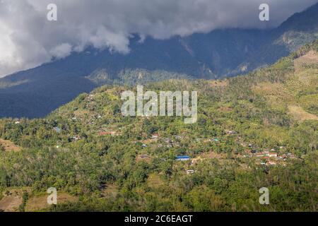 La vue sereine de Kampung Kiau de Bundu Tuhan Banque D'Images